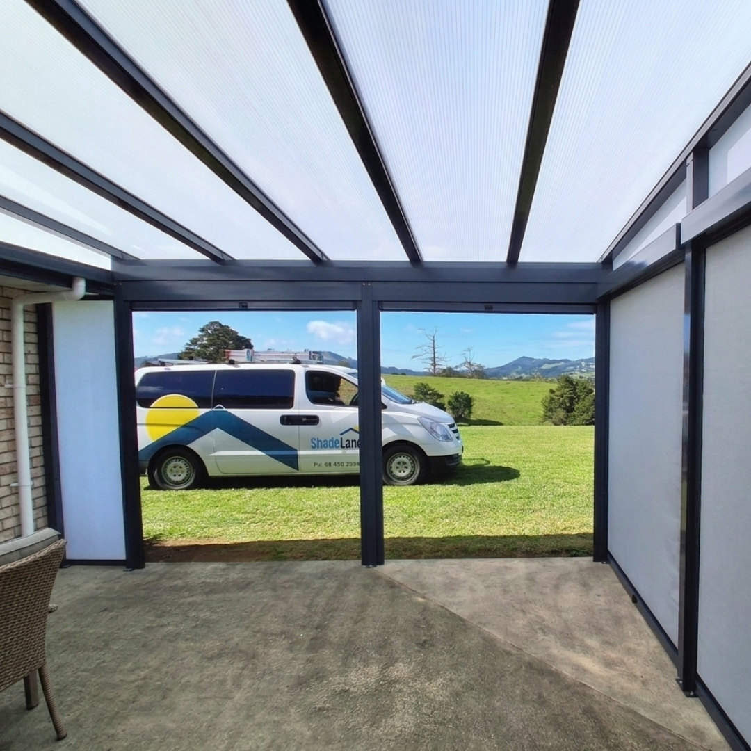 Fully enclosed outdoor space with pergola, blinds and infill panels in Whangarei, by Shadeland