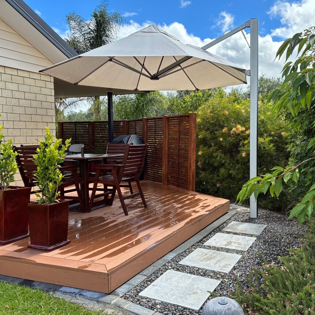 Rotating deck umbrella in Tikipunga, Whangarei, installed by Shadeland
