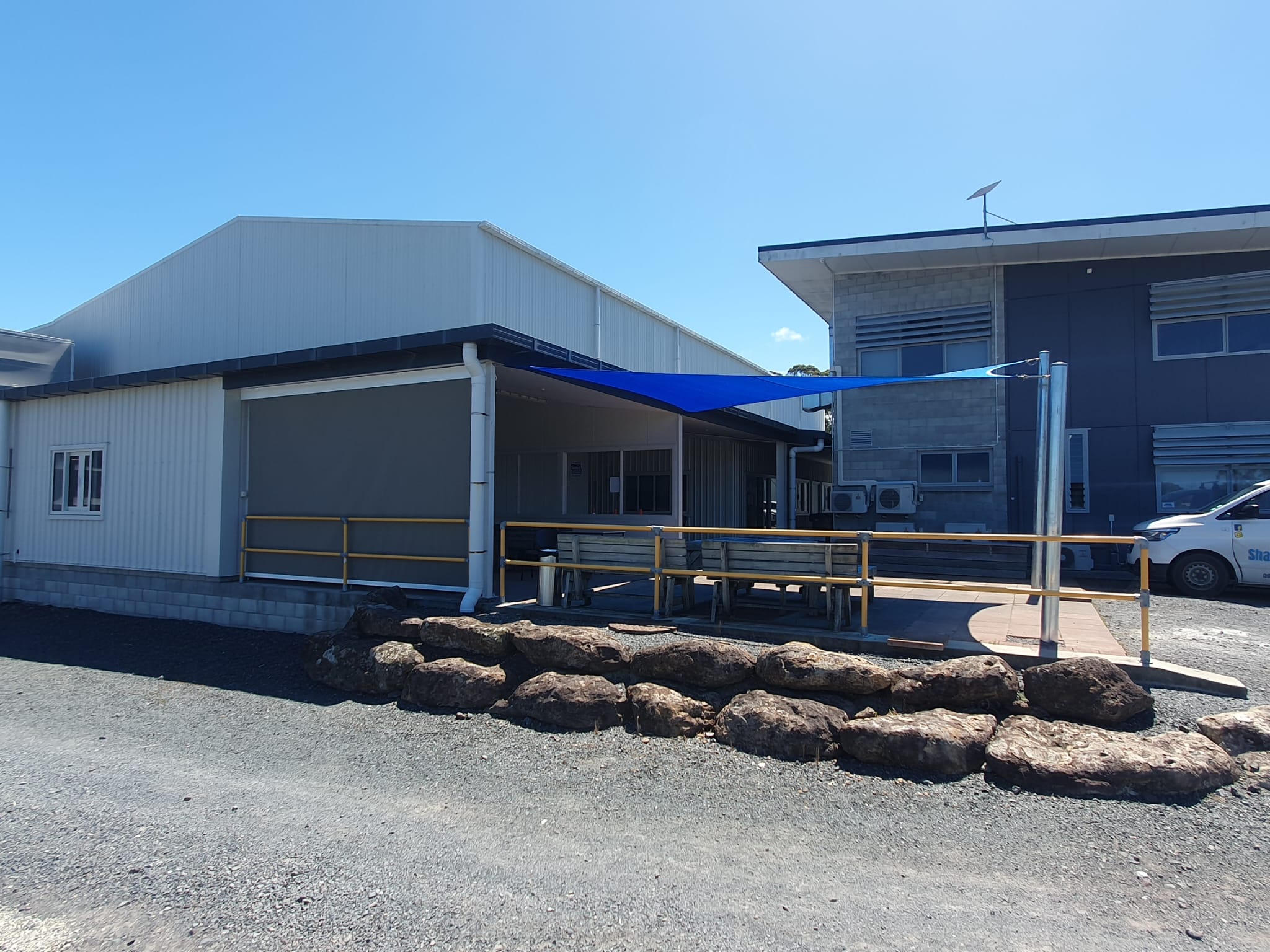 Commercial shade over a worker break area in Kerikeri, installed by Shadeland