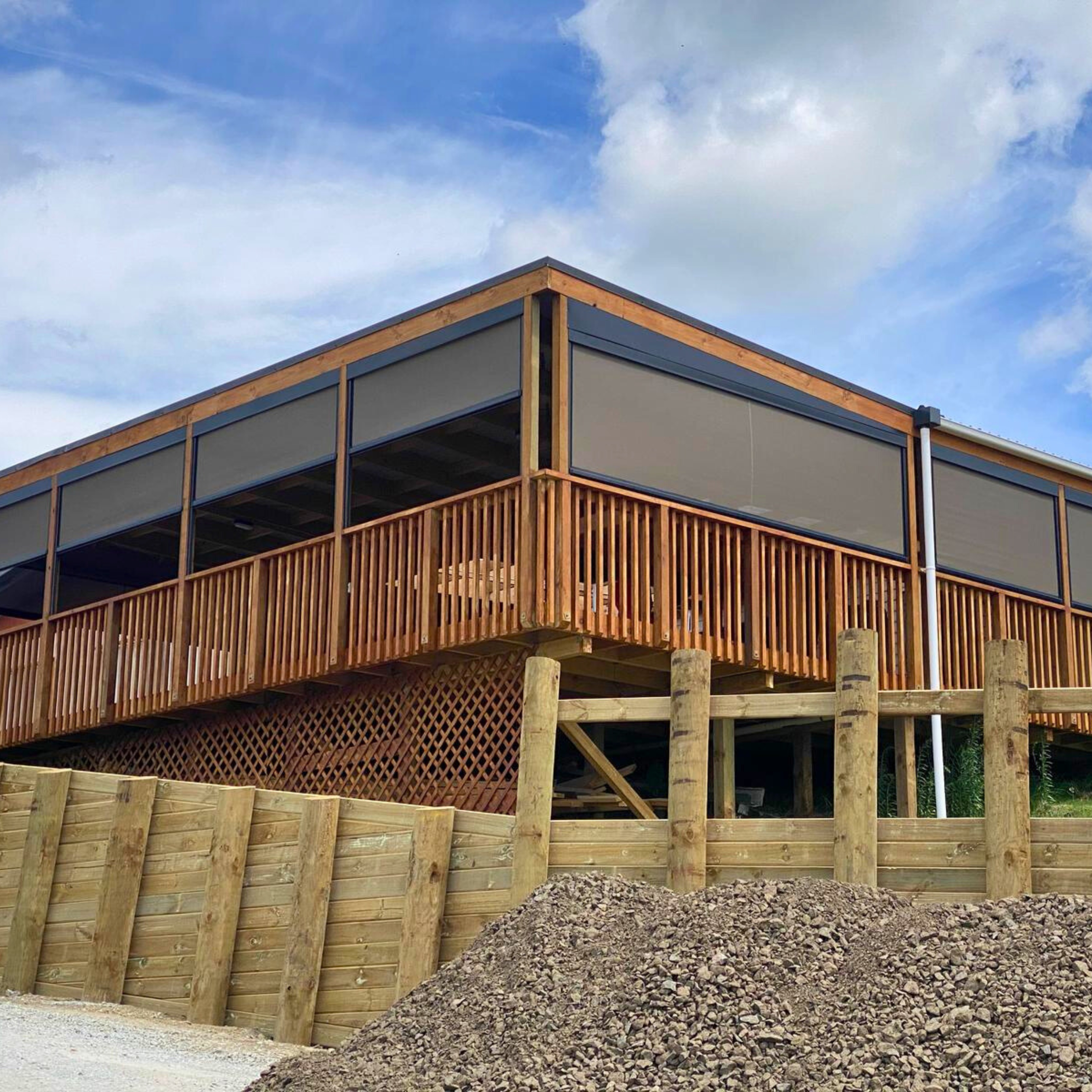 Ziptrak outdoor blinds creating a covered entertaining hub in Hokianga, by Shadeland