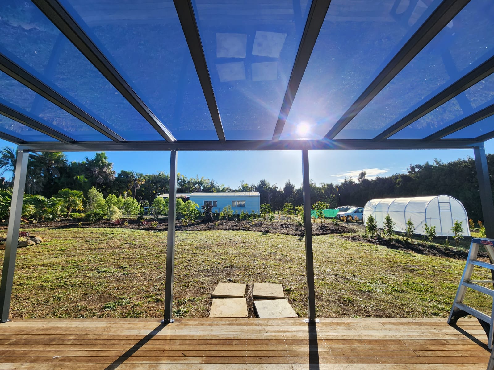 Modern glazed roof deck extension in Waipapa, by Shadeland