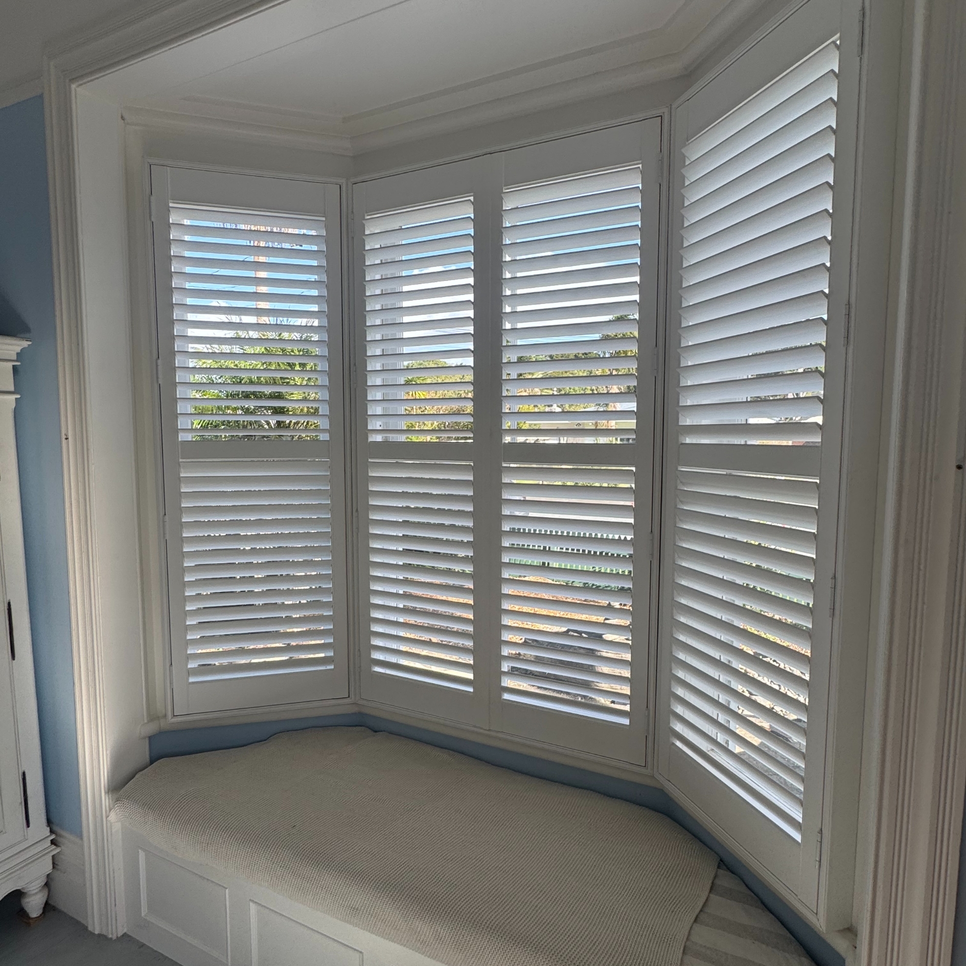 Bay Window Brilliance: White Wanaka Shutters for a Whangārei Villa Renovation – additional photo 3