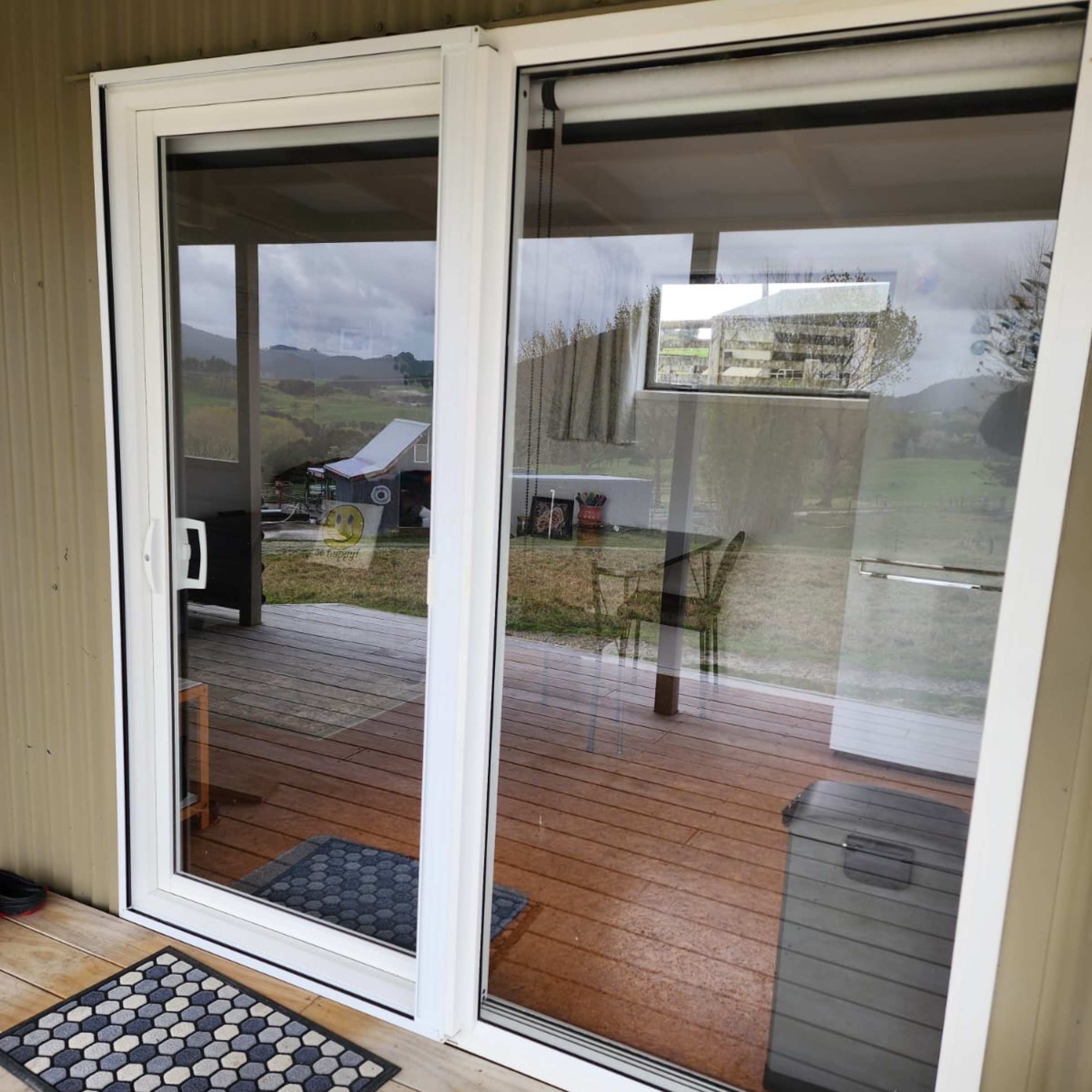 Insect Protection with the Detachable Pleated Screen – additional photo 2
