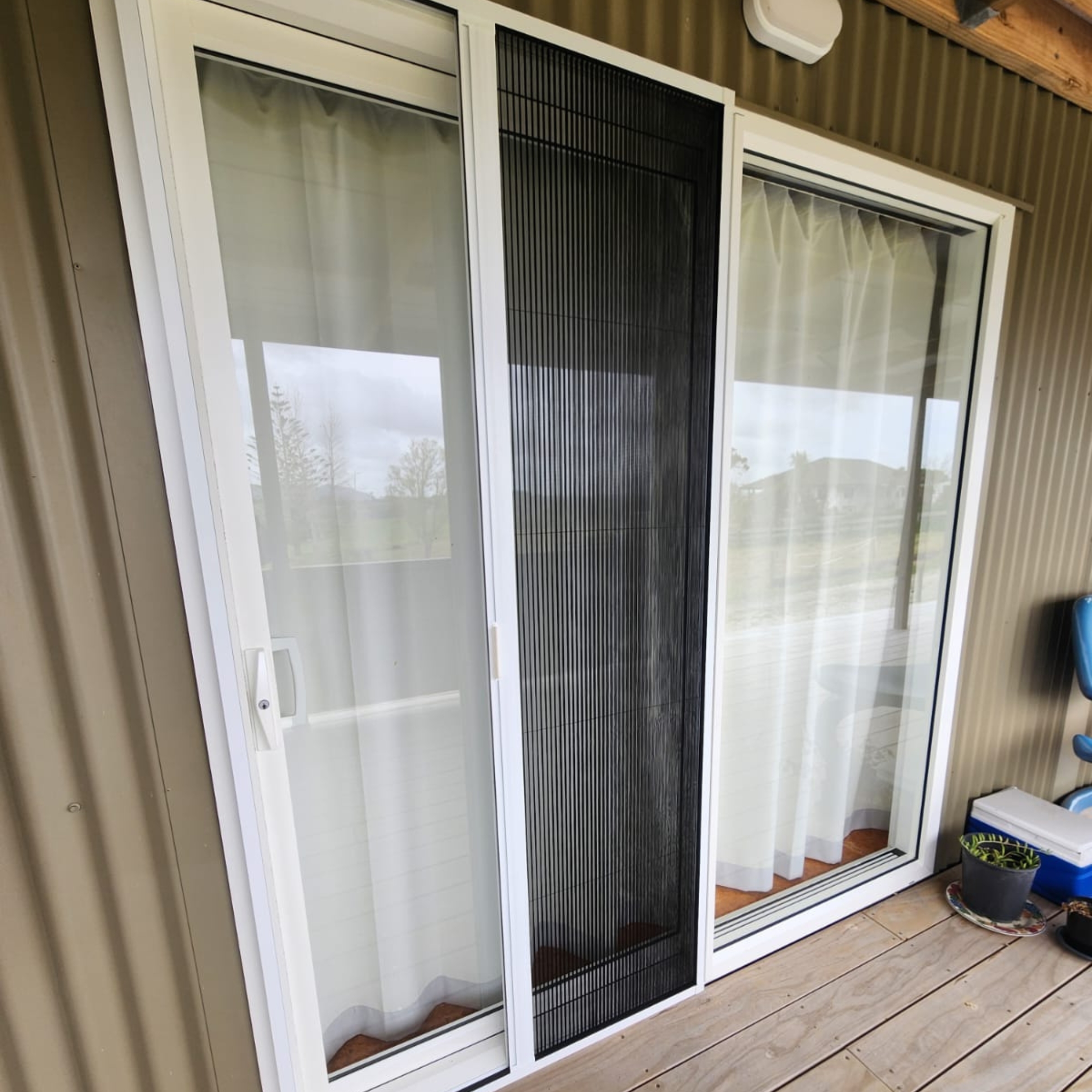 Insect Protection with the Detachable Pleated Screen – additional photo 1