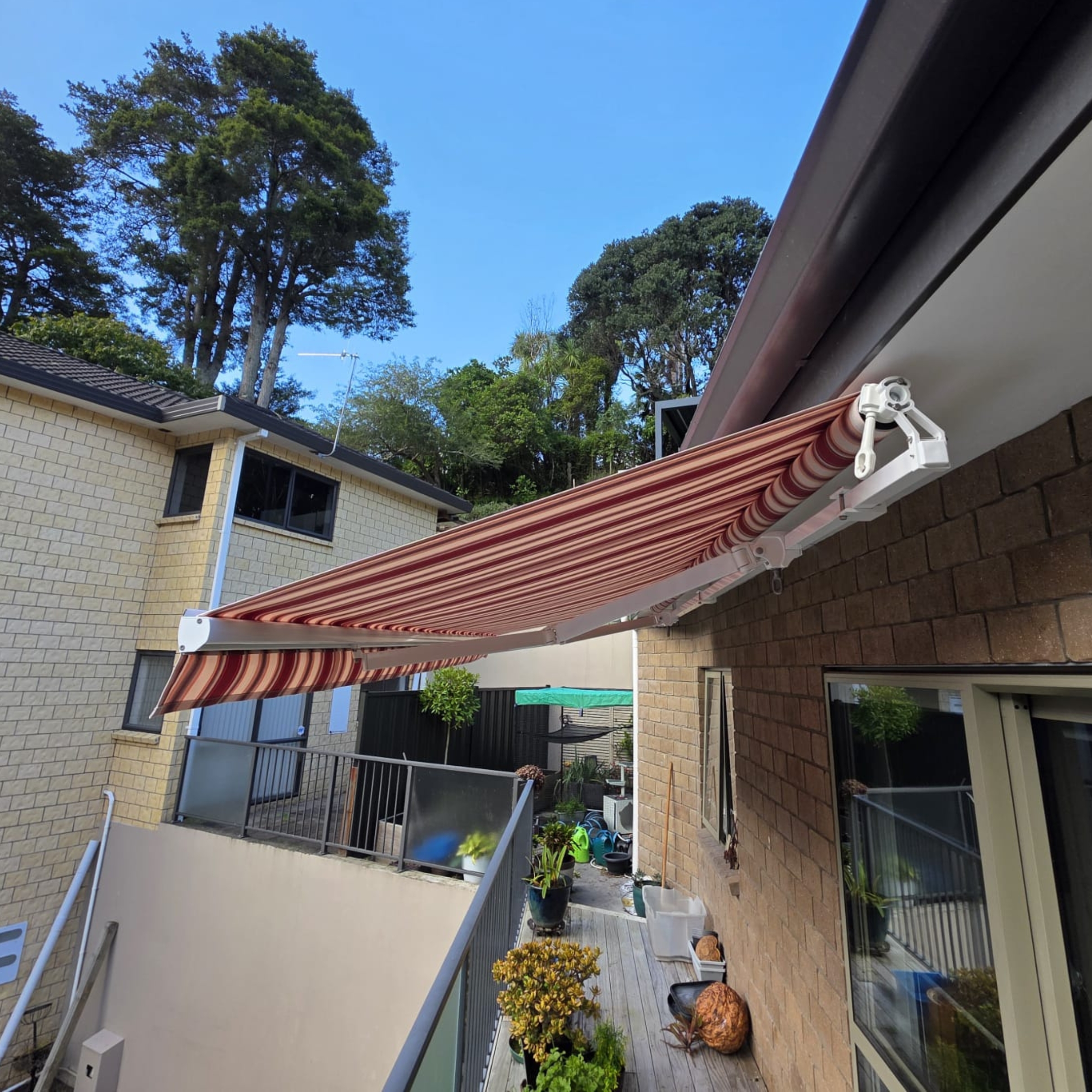 Shade Solution with the Ellipse Monobloc Awning – additional photo 3