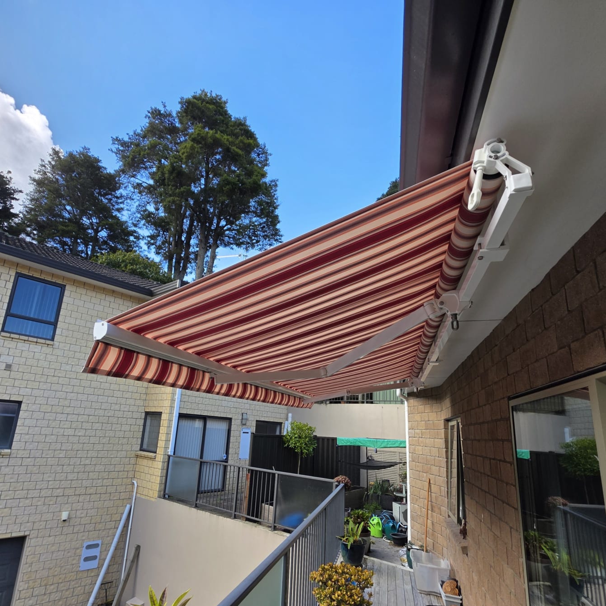 Shade Solution with the Ellipse Monobloc Awning – additional photo 1