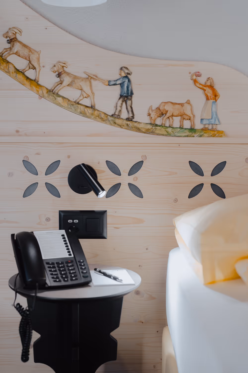 Central Hotel Wolter Grindelwald Twin room Eiger view telephone and USB port