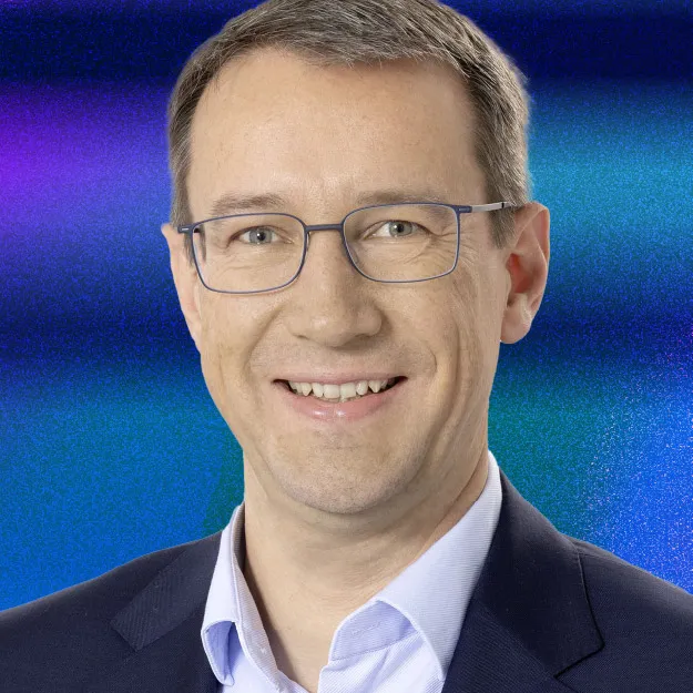 portrait of the CEO of Hochtief