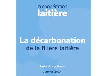 Couverture d’un rapport intitulé "La décarbonation de la filière laitière", publié en janvier 2024 par La Coopération Laitière, avec un fond bleu clair.
