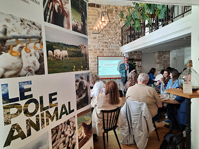Déjeuner presse du Pôle animal 2025, échanges entre représentants de coopératives et journalistes autour des enjeux des filières animales