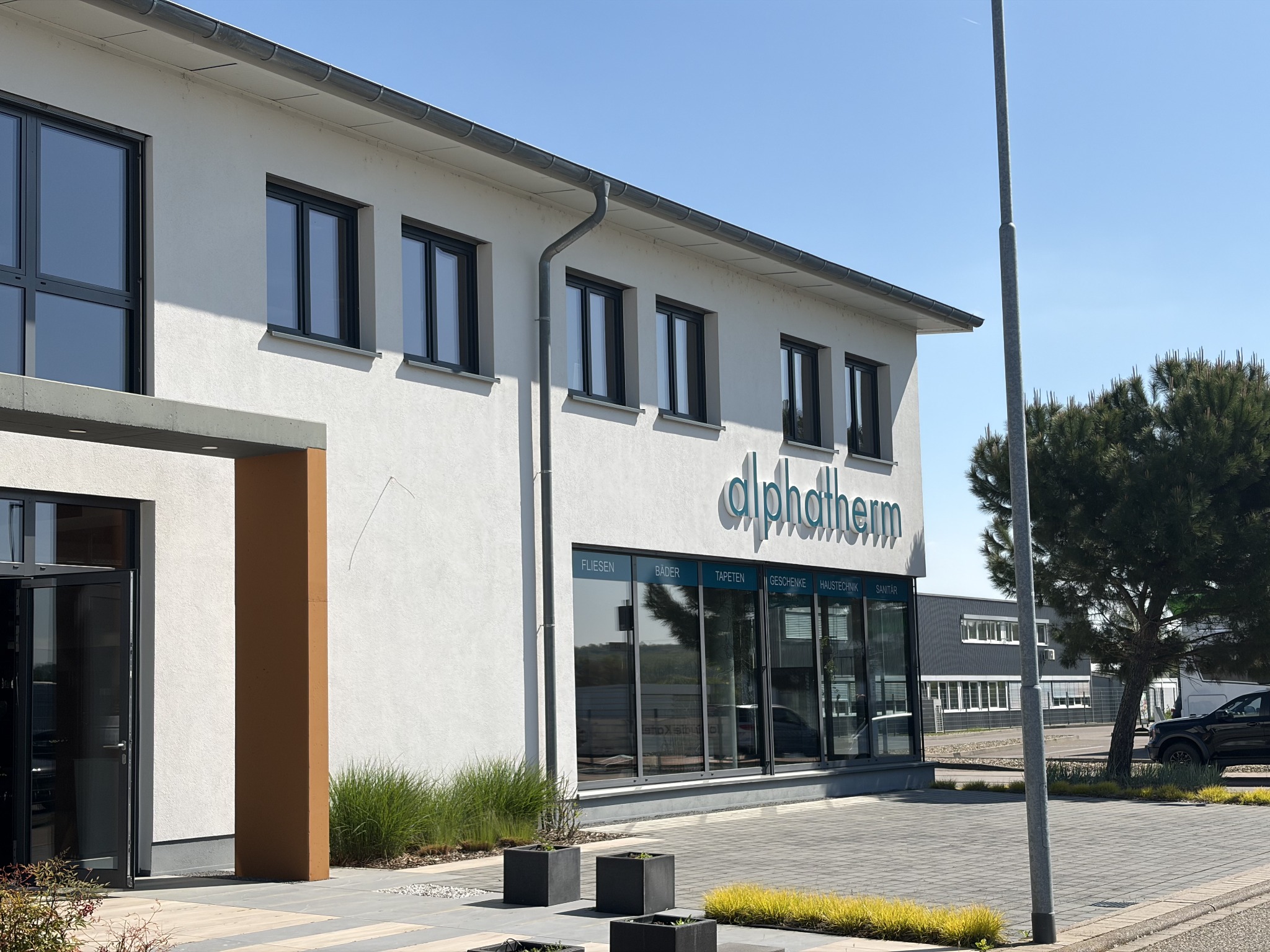 Alphatherm Firmengebäude und Badausstellung in Ubstadt-Weiher