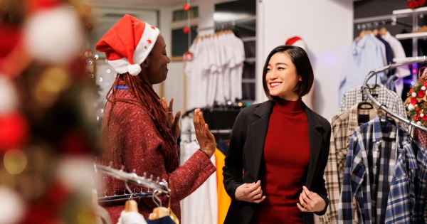 Retailers turn to AI for holiday shopping season success