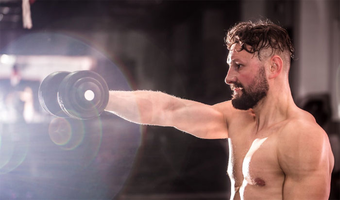 Training cross fit at the gym