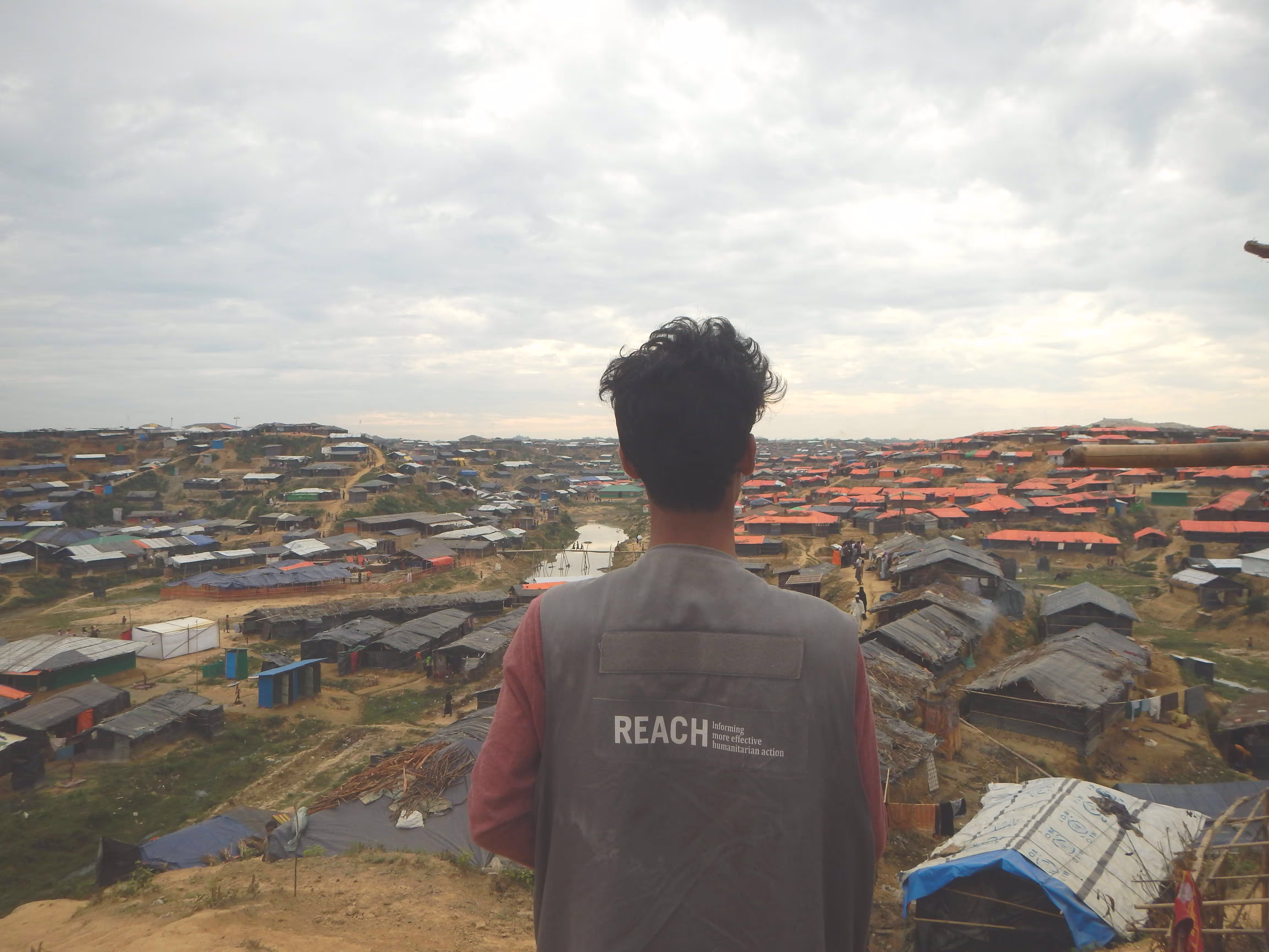 A REACH enumerator conducts data collection in Cox’s Bazaar for the 2017 Multi-Sectoral Needs Assessment in Bangladesh. Photo credit: IMPACT Initiatives.