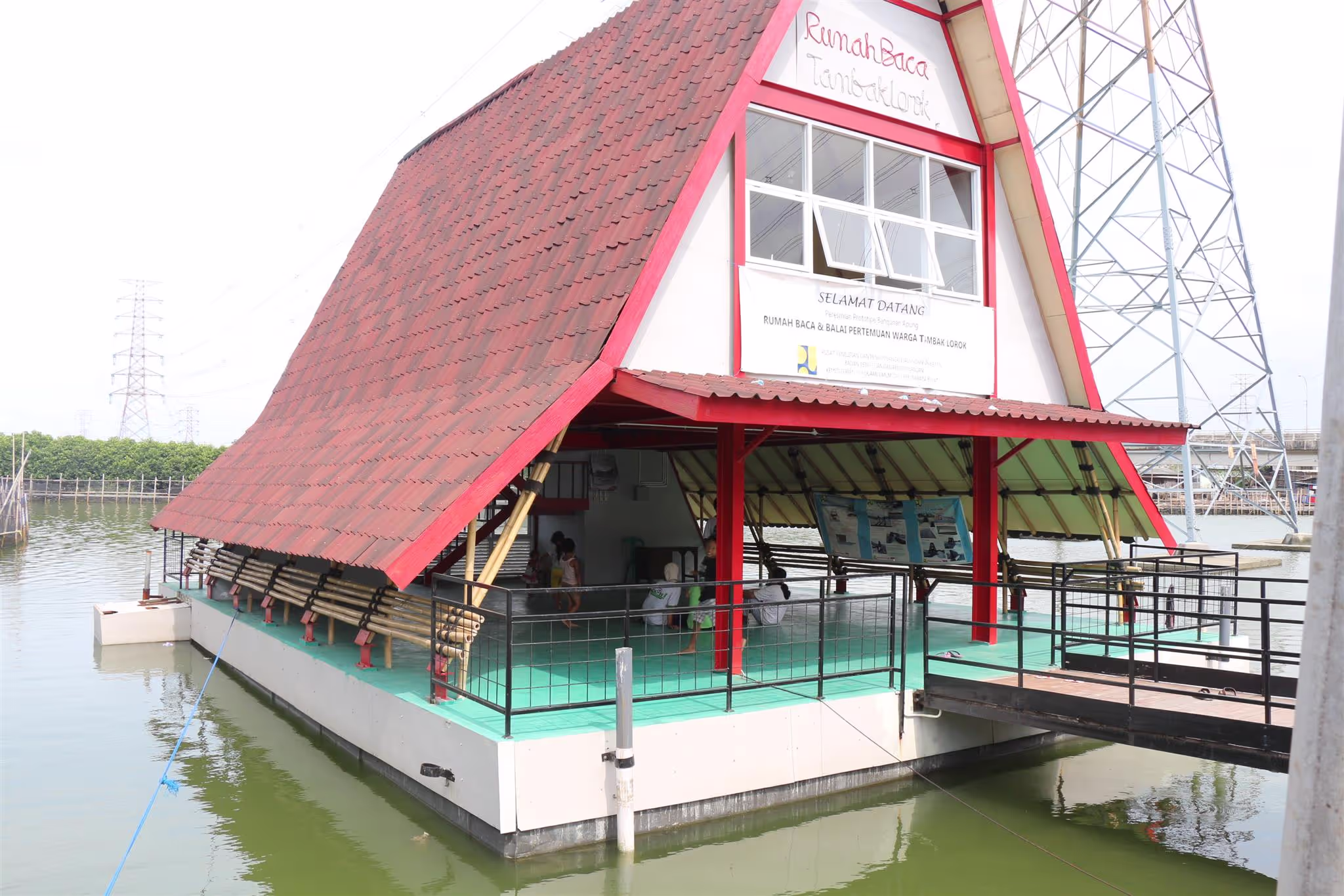 A floating structure. Don Karamang, Local Innovator