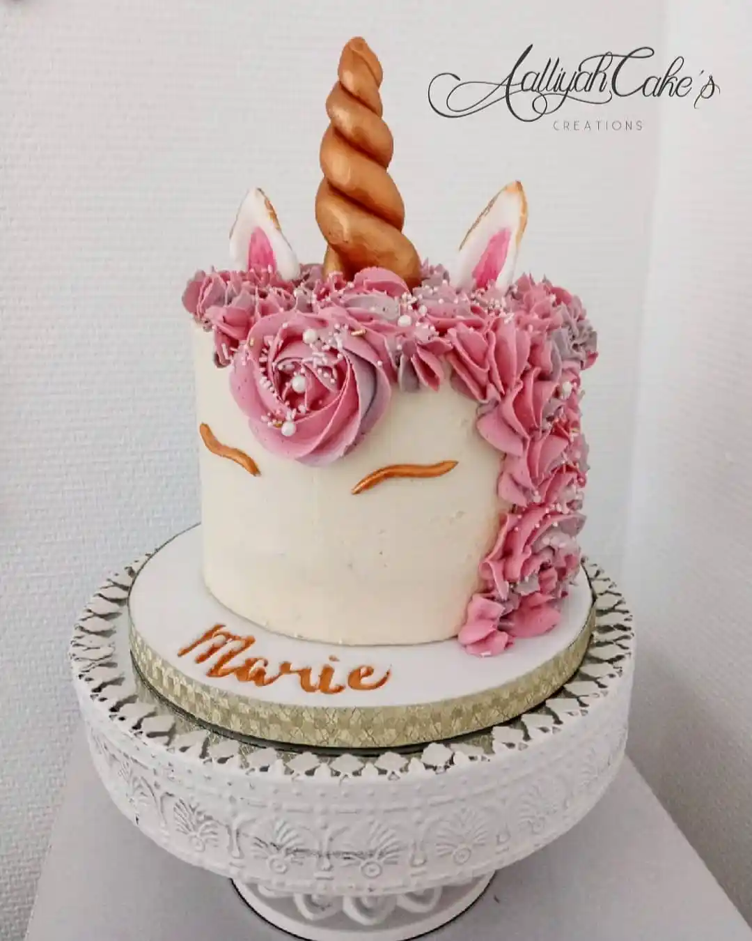 Gâteau d'anniversaire en forme de licorne réalisé par Aalliyah cake's
