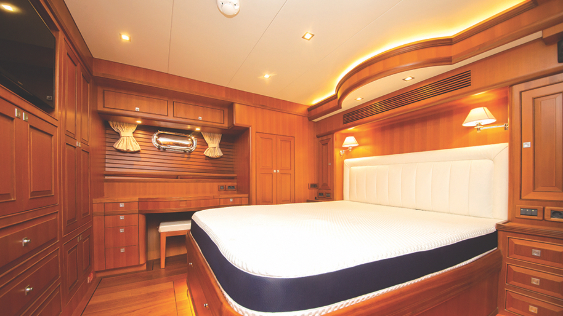 selene classic explorer 60 luxurious wooden cabin bedroom