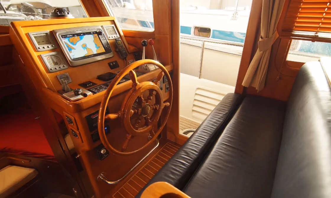 42 archer cockpit wooden steering wheel nav screen
