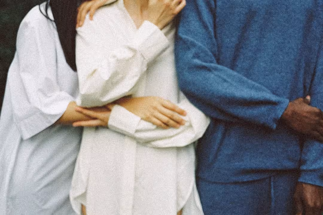 a woman telling her partner she has an STD