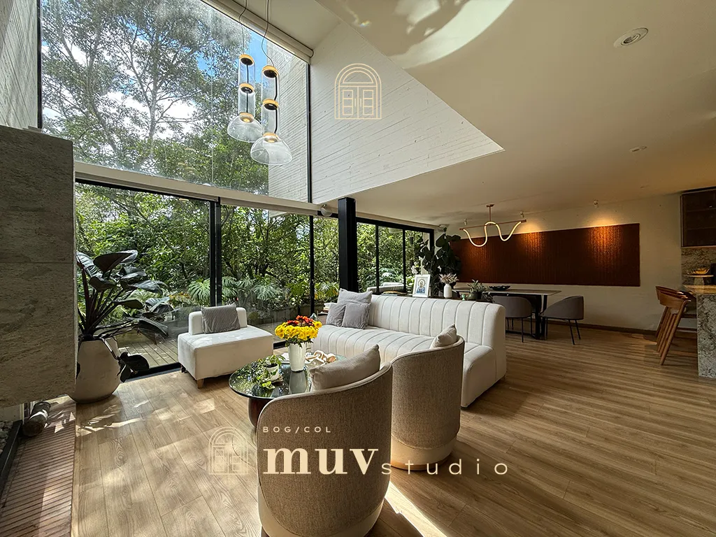 Increible casa  en medio de la montaña, rodeada de bosque, en venta, en Suba Provenza