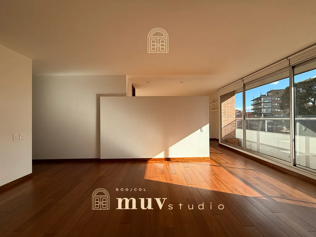 Iluminado apartamento, de una habitación, en venta, en Rosales.