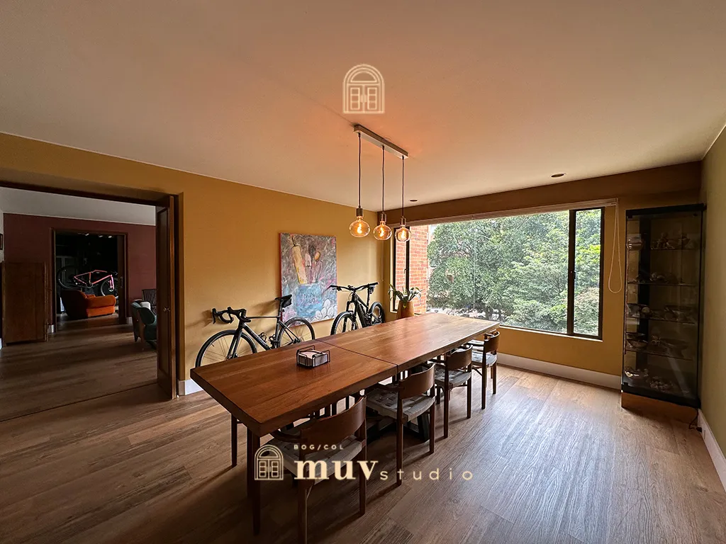 Gran apartamento con espacios muy amplios en Chico Reservado en arriendo 
