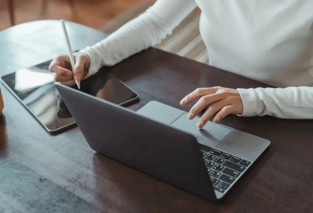 Osakeyhtiön omistajayrittäjä voi vähentää korvaukset aterioista.