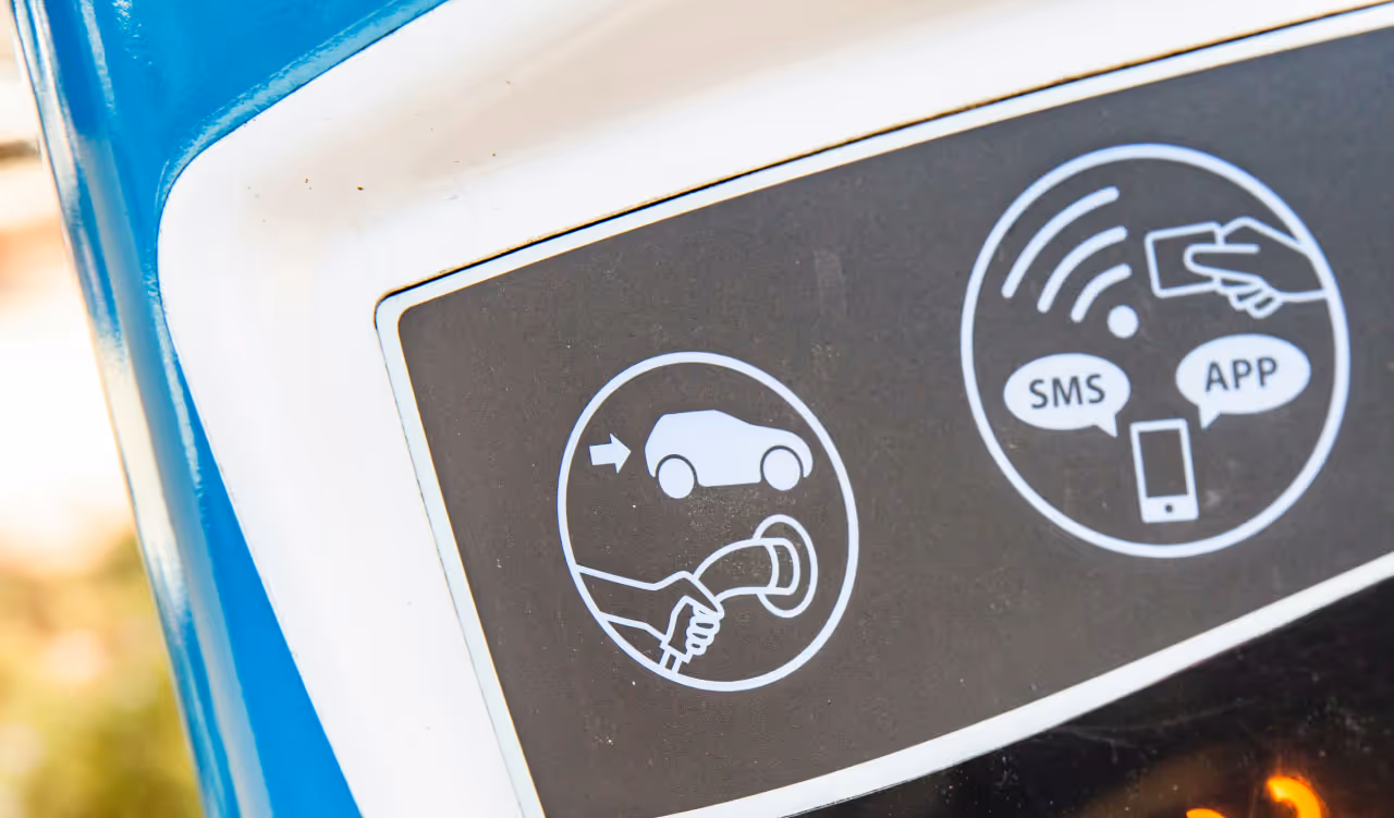 charge point integrated with charging management and payment software