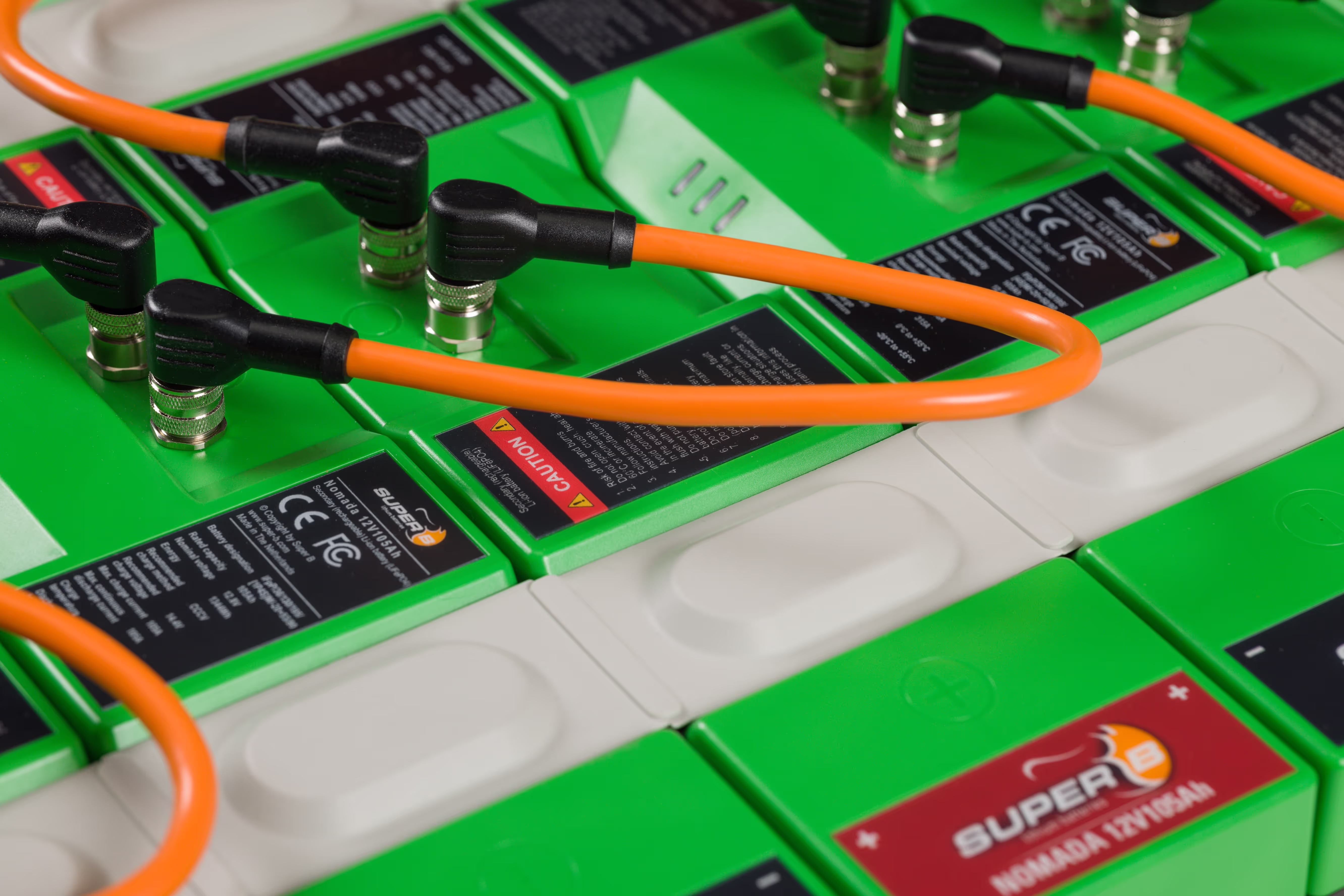 Nomada 12V105Ah-LT front 90°