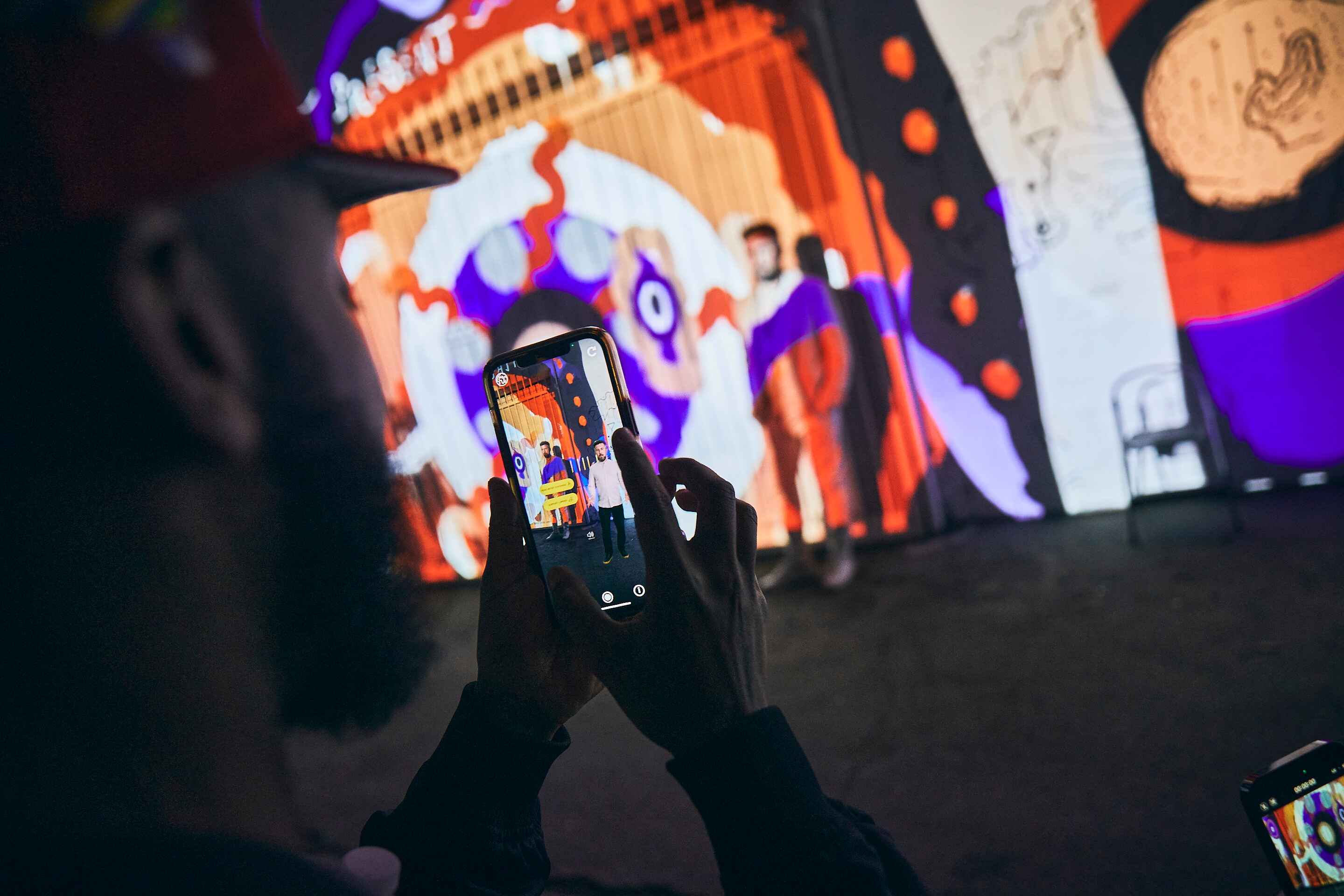 Person using hoverlay at LUMINEX event 