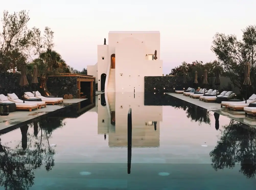 10 Luxurious vacation destinations you can find on CHECK24 — with Travel Next LvL