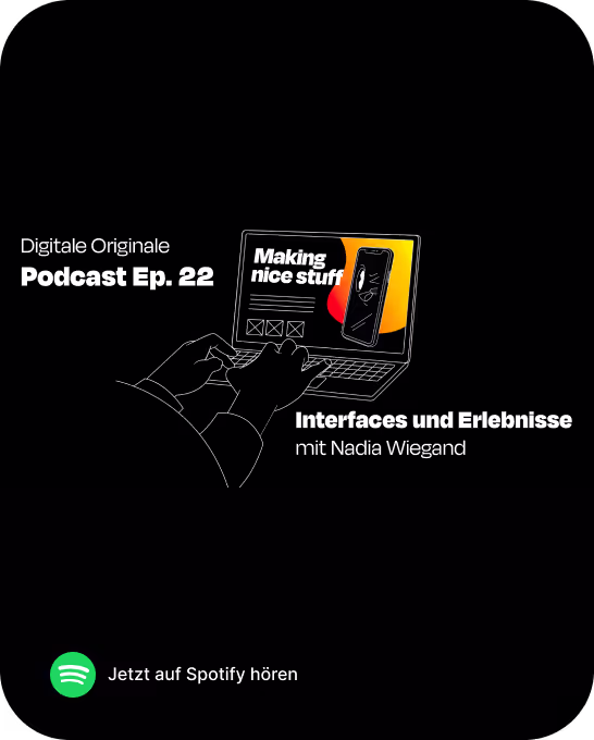  Schwarzweißes Podcast-Cover mit Mikrofon-Illustration, Text: „Interfaces und Erlebnisse mit Nadia Wiegand“