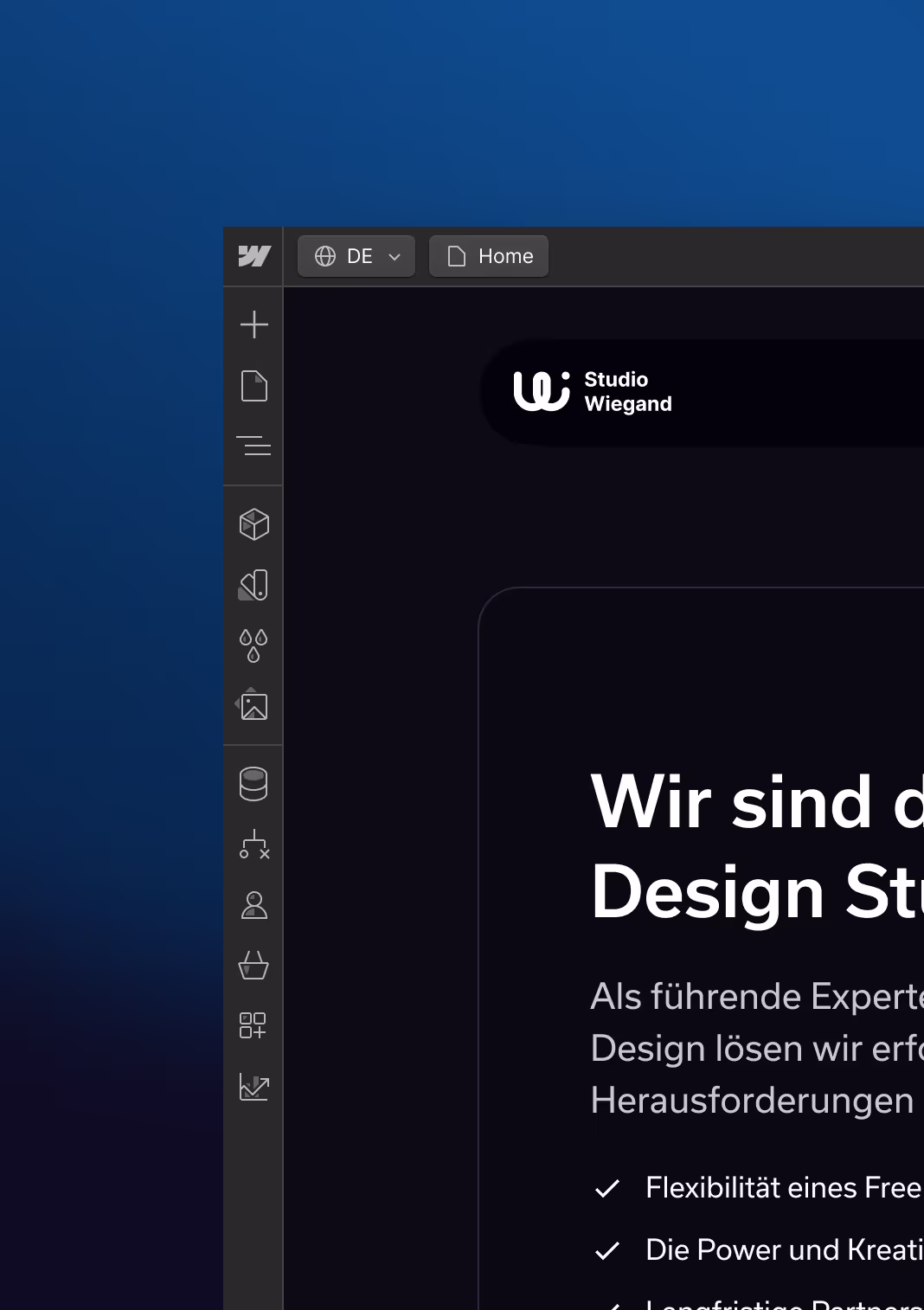 Screenshot des Figma-Designs der Studio-Wiegand-Website mit dem Text „Wir sind euer Design Studio“ auf dunkelblauem Hintergrund. UI-Ansicht mit Navigationsleiste und Vorschau im Dark Mode.