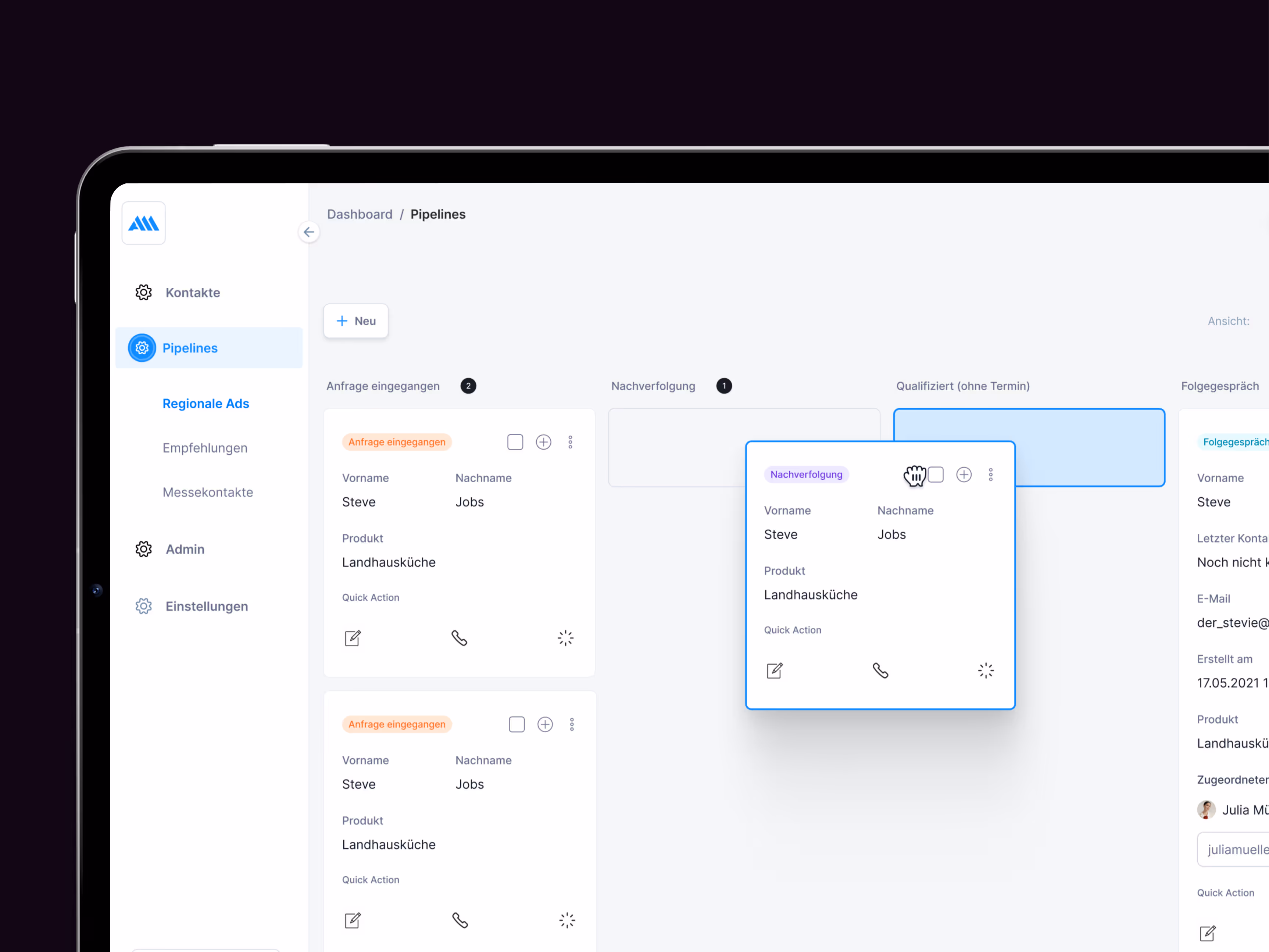 Benutzeroberfläche mit Filter-Overlay auf Tablet, helle UI mit Dropdown und Sidebar-Menü