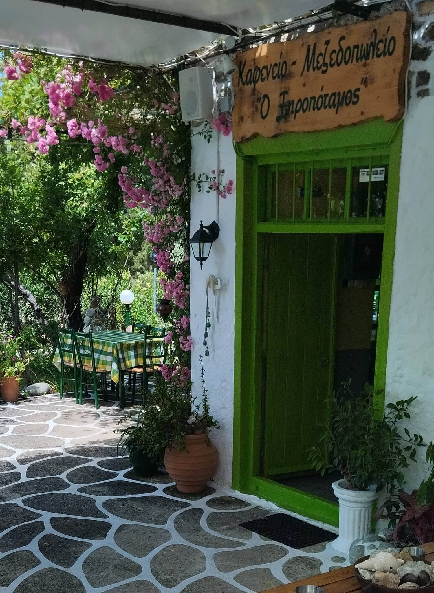 Kafenio Mezedopolio "O Xiropotamos"