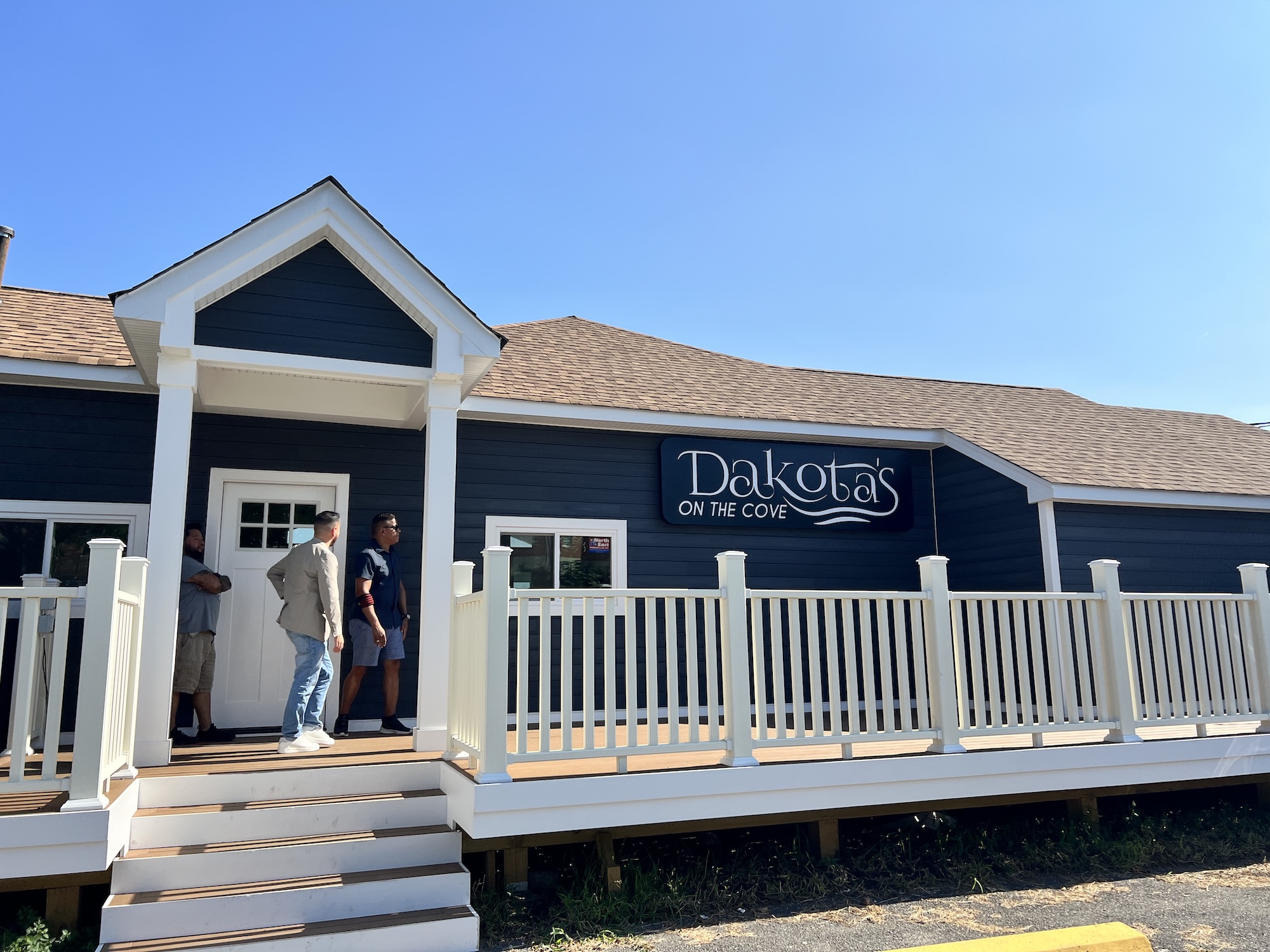 Front of Dakota's On The Cove