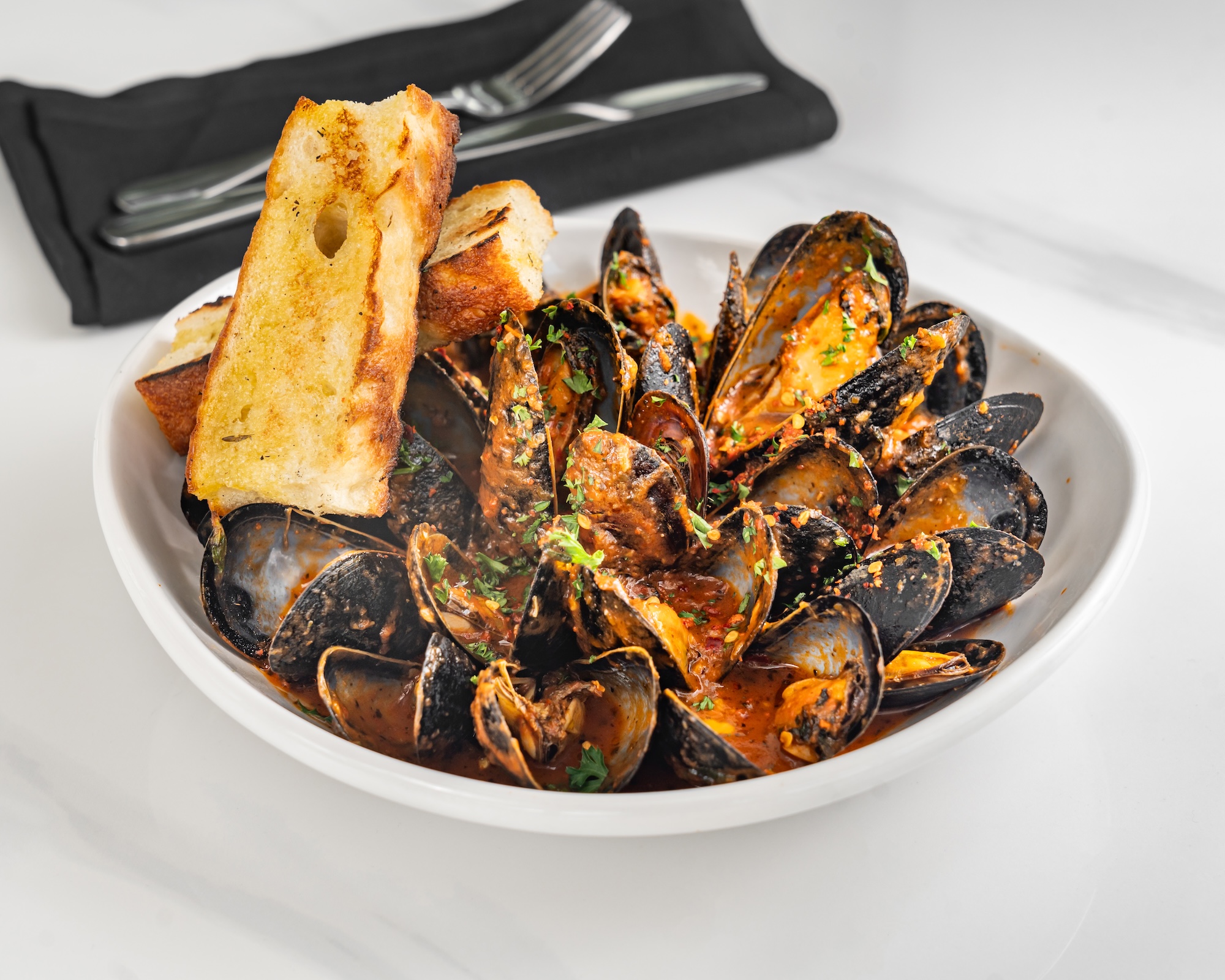 Plate of Dakota's On The Cove's Mussels Marinara
