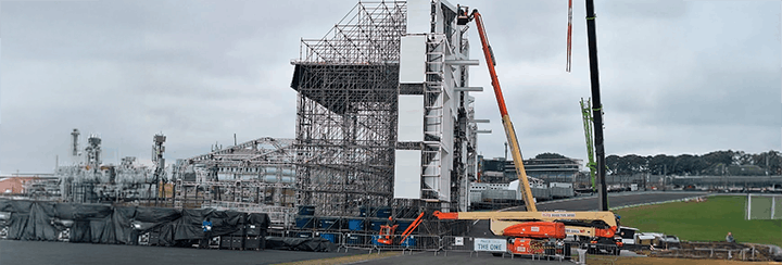 Como uma plataforma elevatória pode ser aplicada em shows - Mills