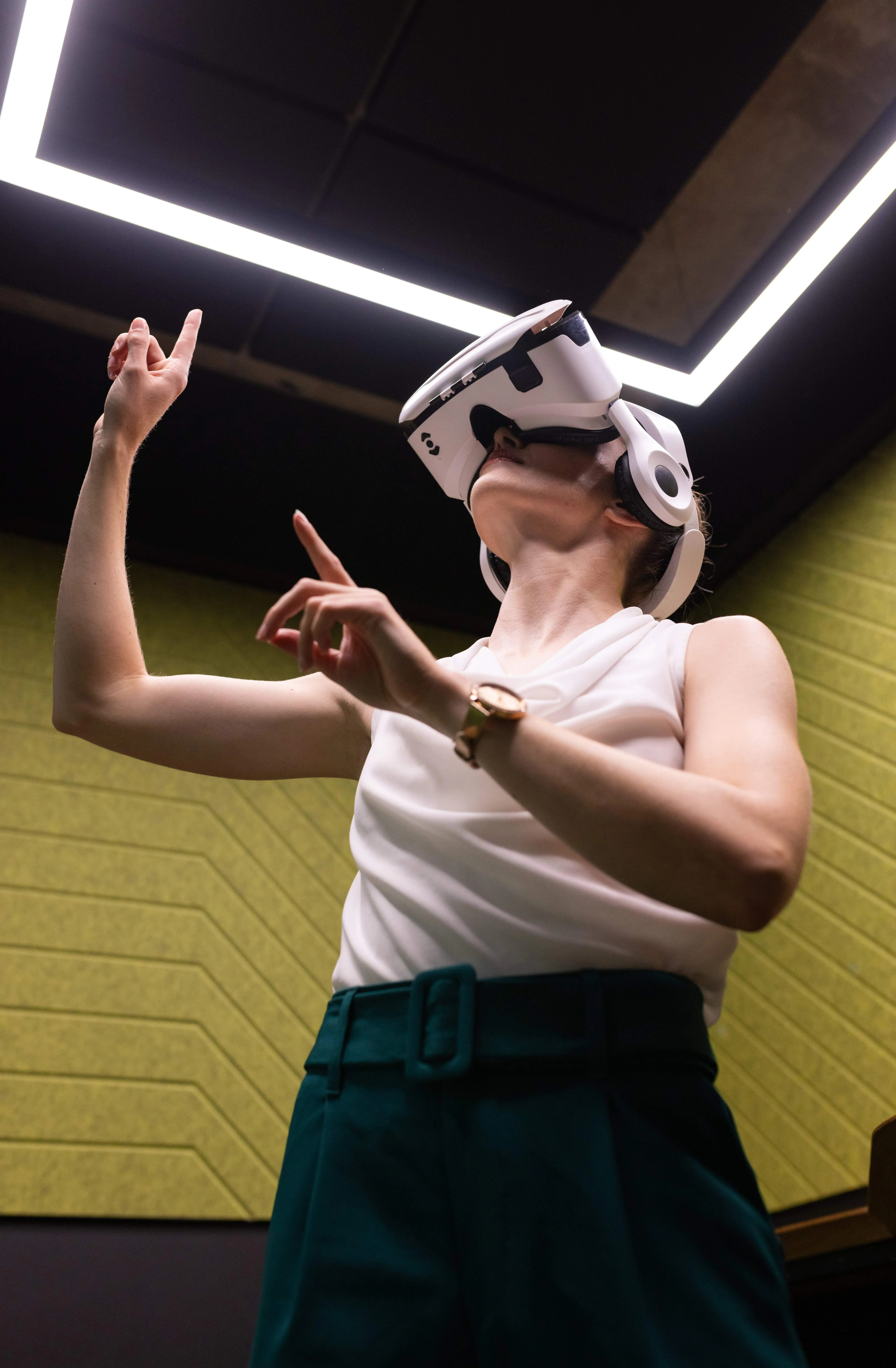 Virtual Reality (VR) and Augmented Reality (AR) with Web3
