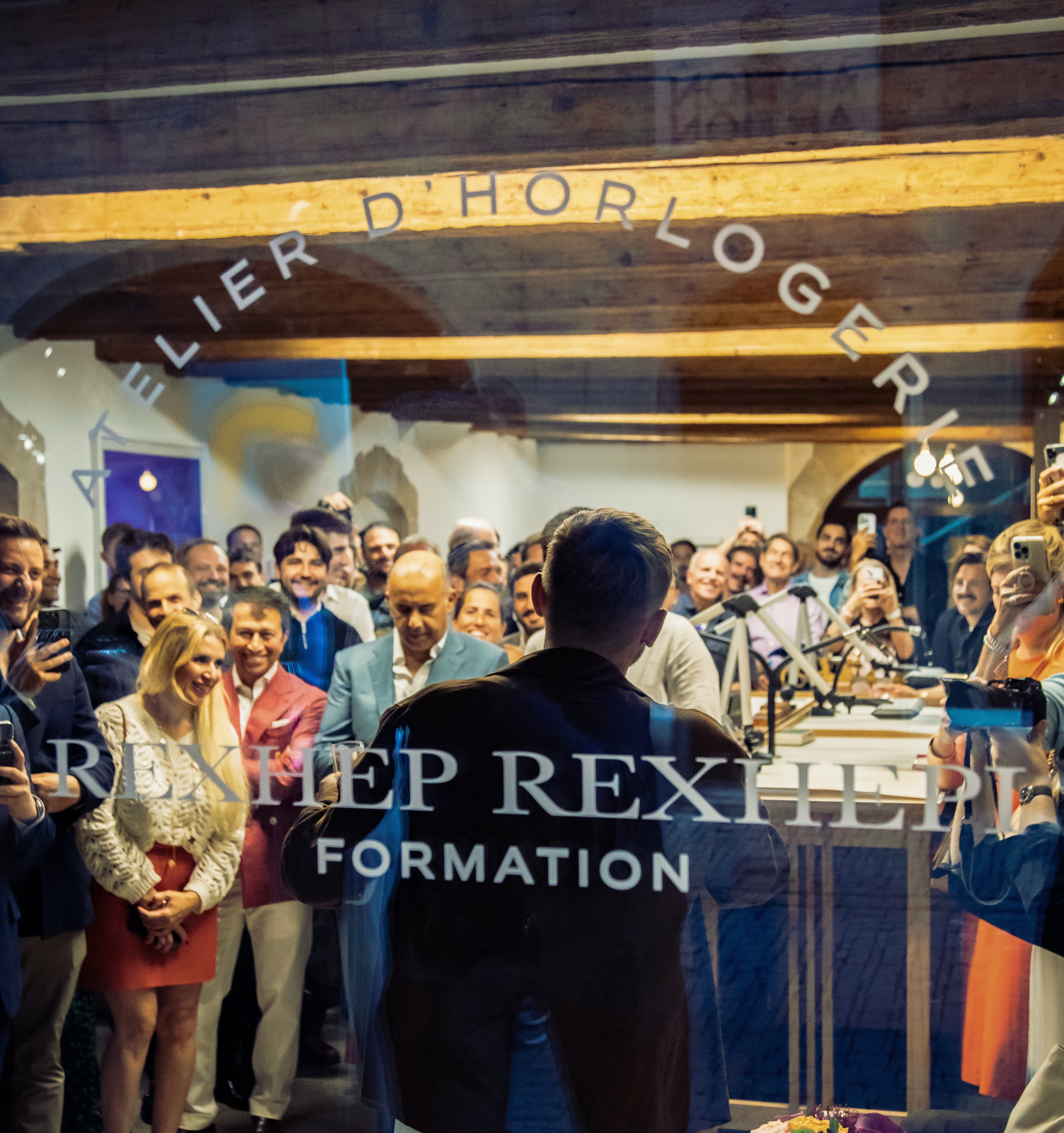 Atelier d'horlogerie Rexhep Rexhepi formation doing a speech with a lot of people for the inauguration