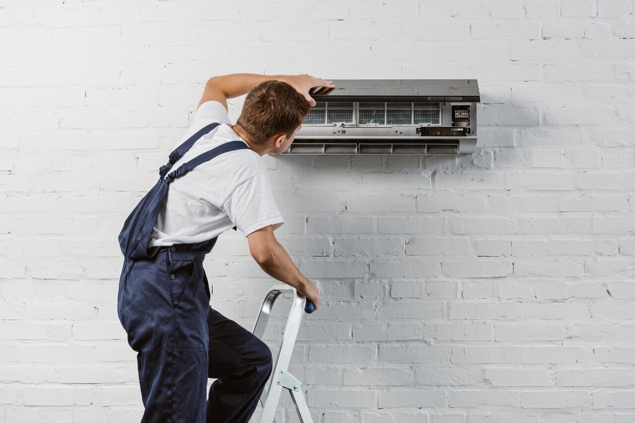 How To Recognize When Your AC Needs Professional Refrigerant Recharge
