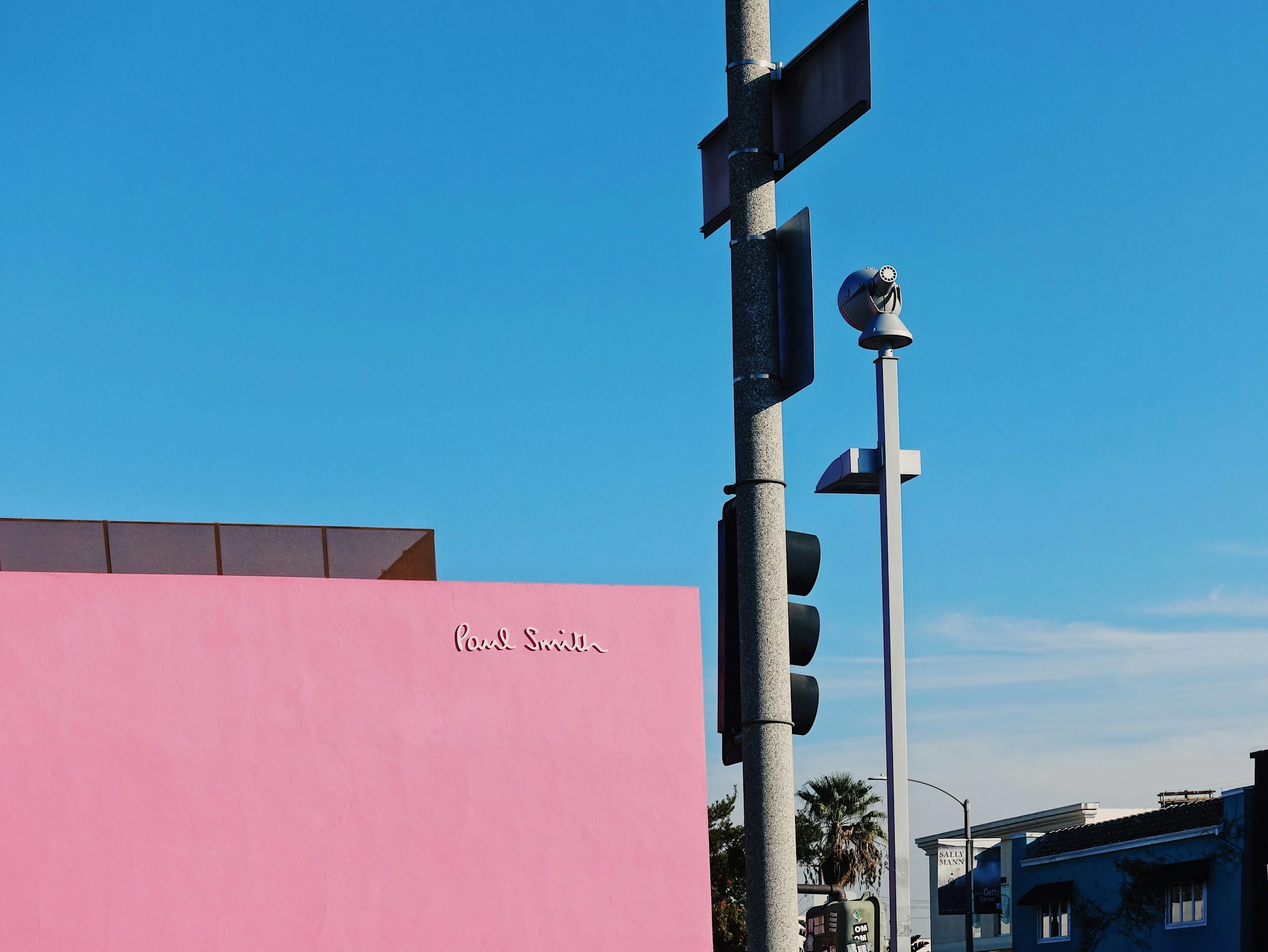 With Ingrid ship-from-store solution, the designer brand Paul Smith fulfills online orders from shop stock