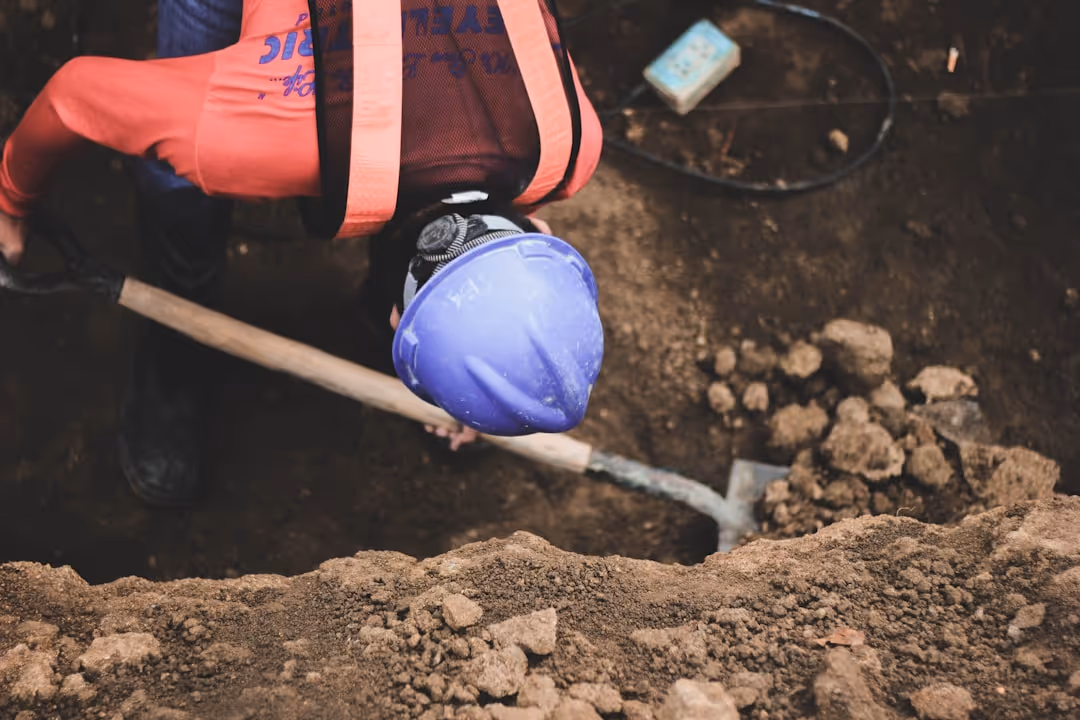 person digging post hole with proper technique - putting in a vinyl fence person digging post hole with proper technique - putting in a vinyl fence