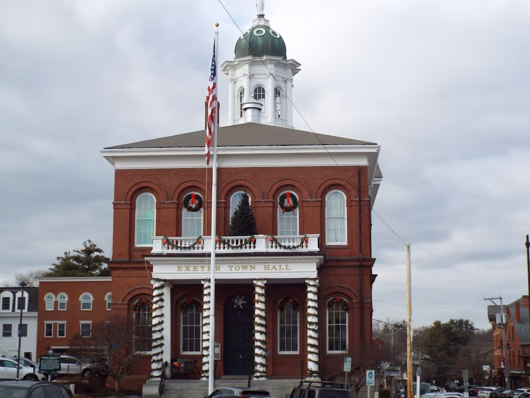a town hall building in Massachusetts - what are the rule of building fence in massachusetts