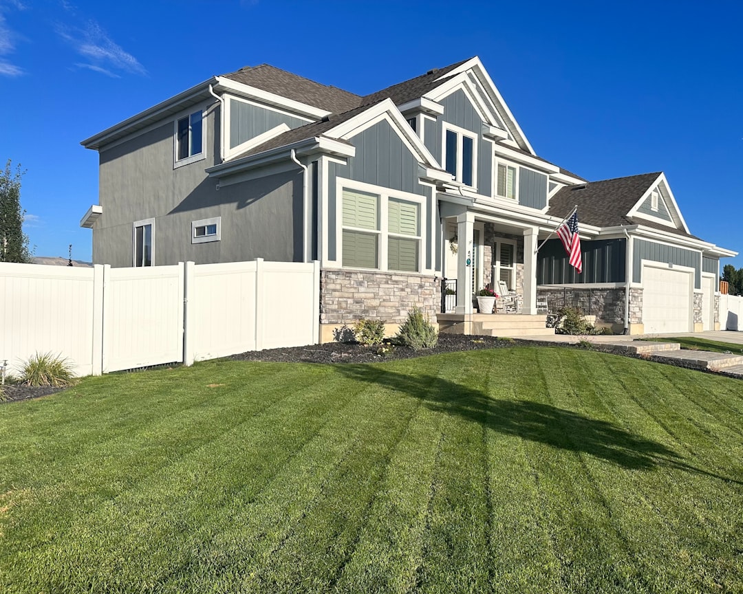 a beautiful white 6-foot vinyl privacy fence in a backyard a beautiful white 6-foot vinyl privacy fence in a backyard