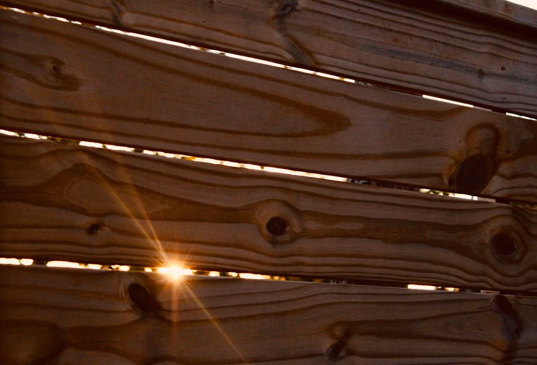 horizontal cedar slat fence mounted on steel posts