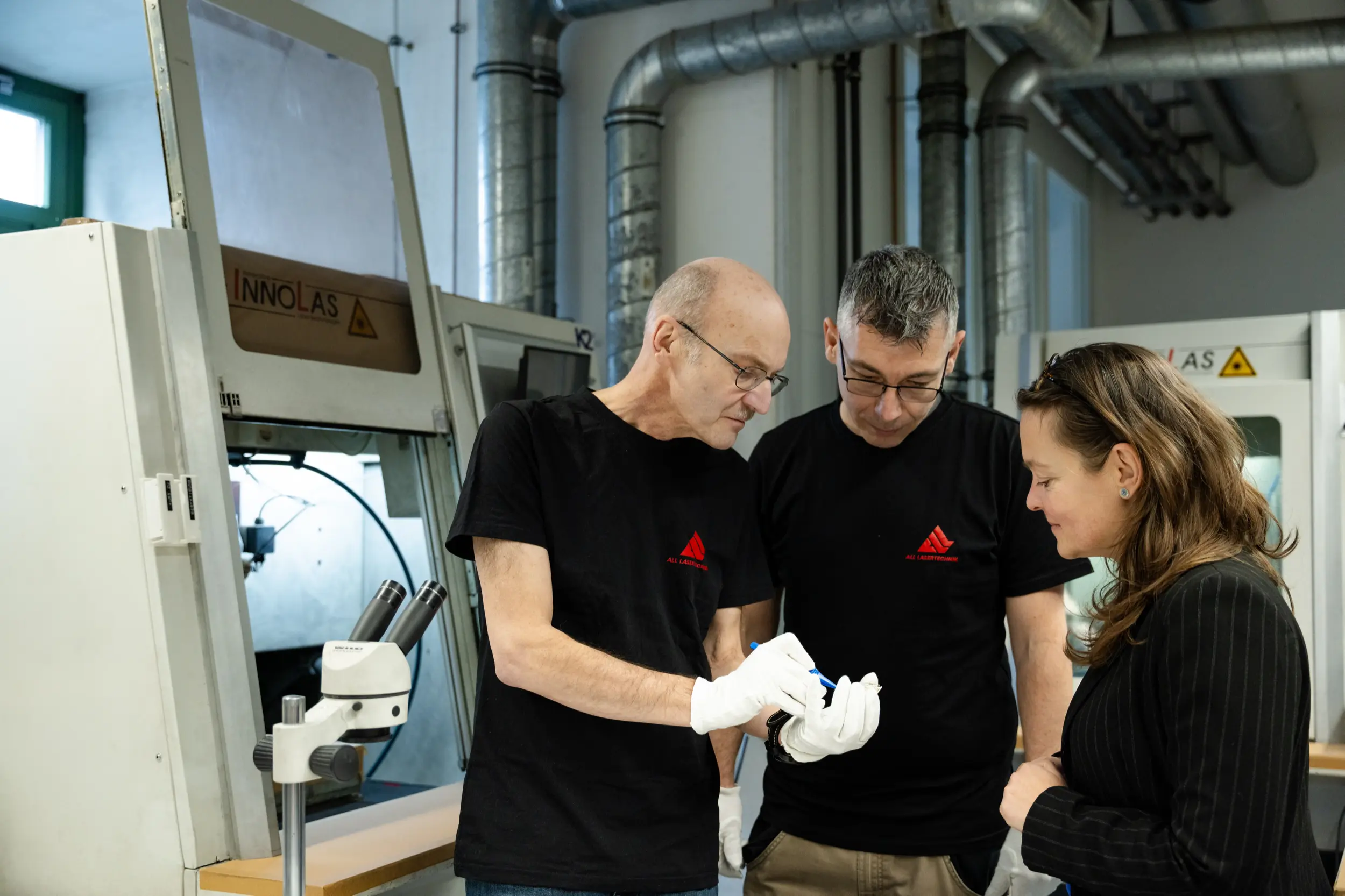 Das Team von ALL Lasertechnik bei der Arbeit.