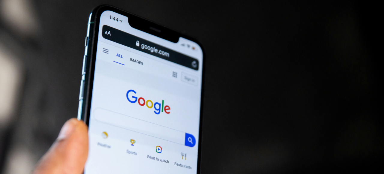 Google search interface on mobile showing how product discovery is moving toward AI-assisted shopping experiences.