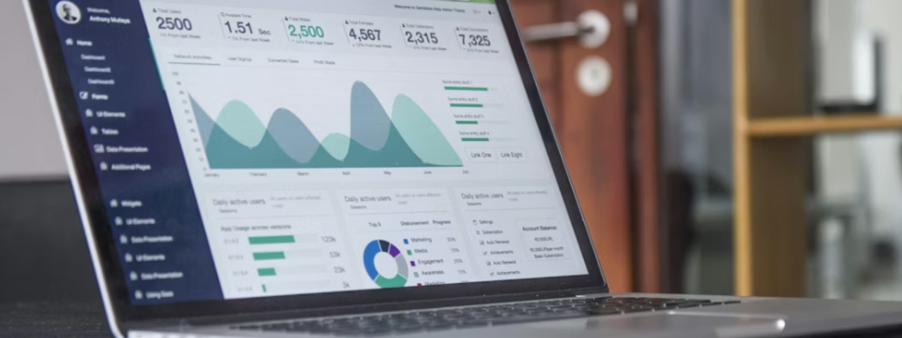 Laptop displaying analytics with conversion rates and traffic data, emphasizing the role of SEO and CRO in driving conversions