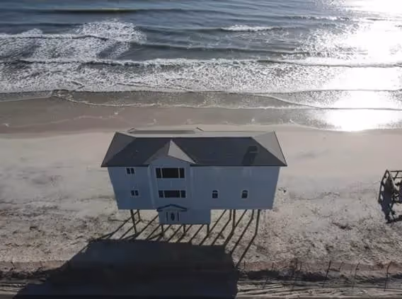 This looks precarious. : r/zillowgonewild